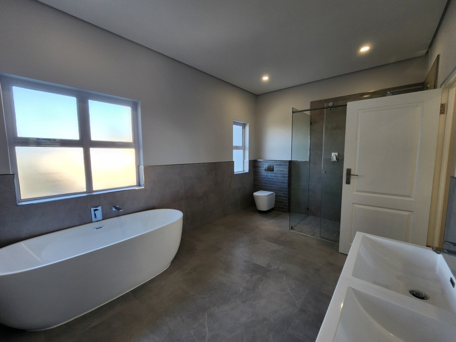 4 Bedroom Property for Sale in Flamingo Vlei Western Cape